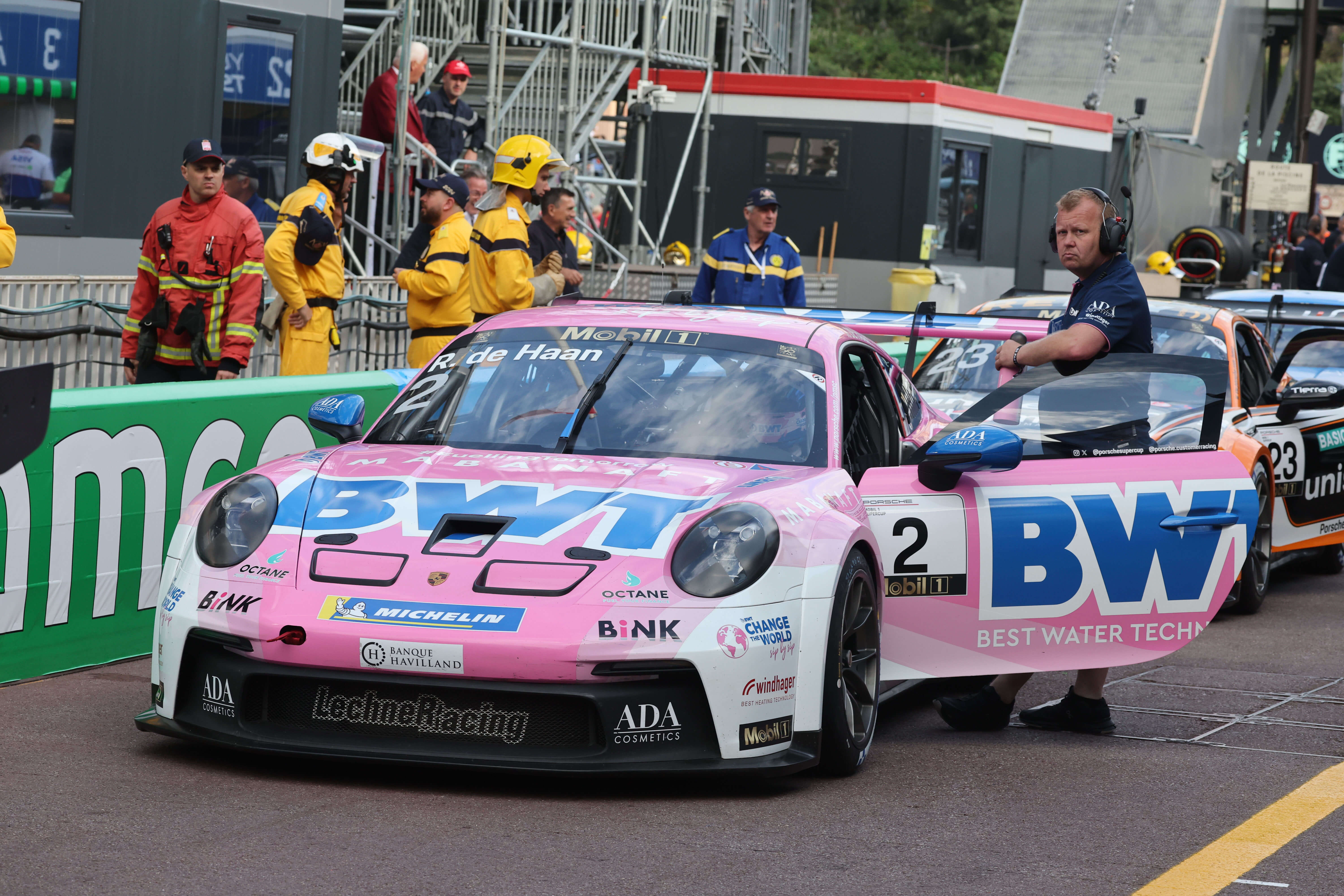 Picture of the car of the driver Robert de Haan.